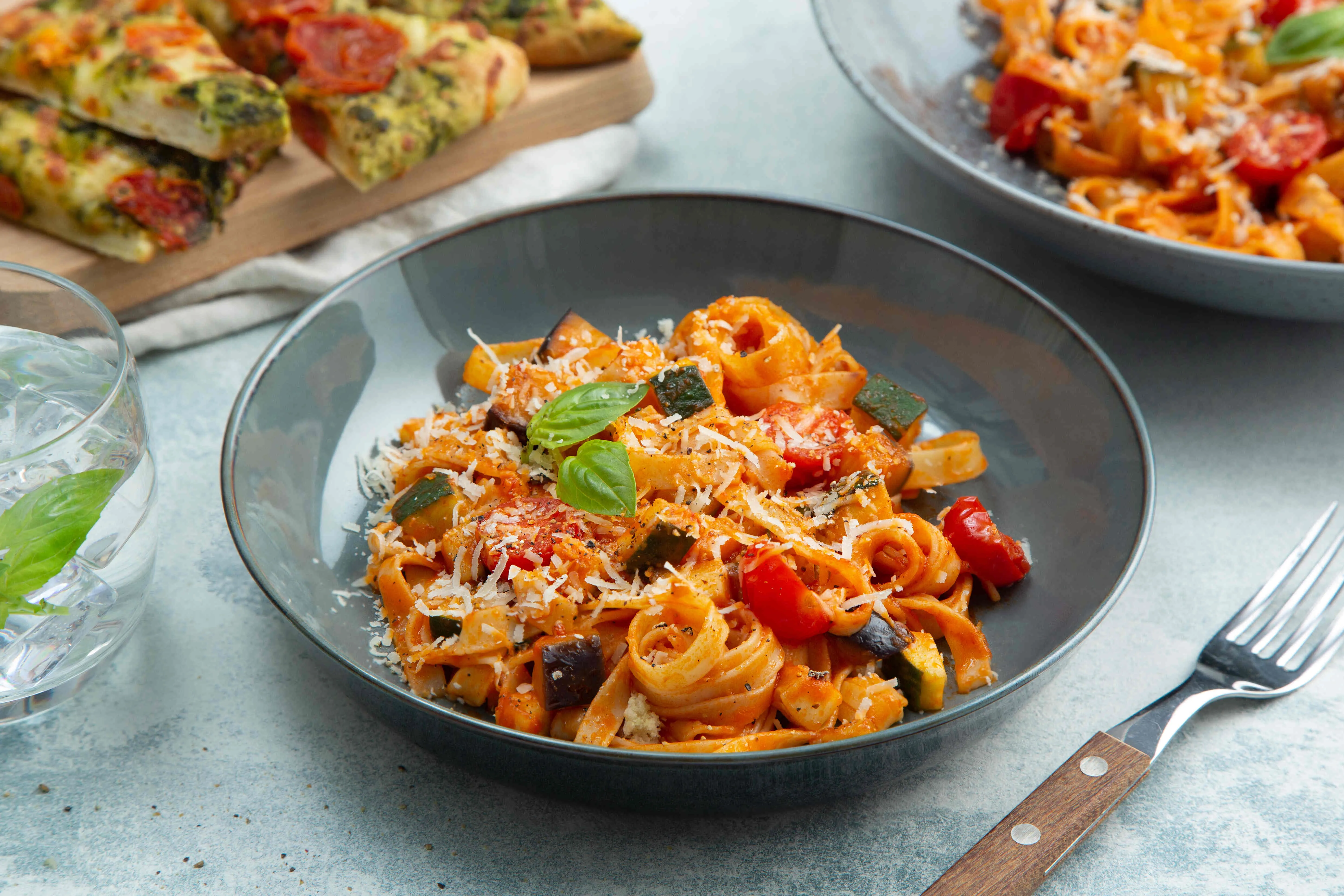 Tagliatelle met aubergine en courgette