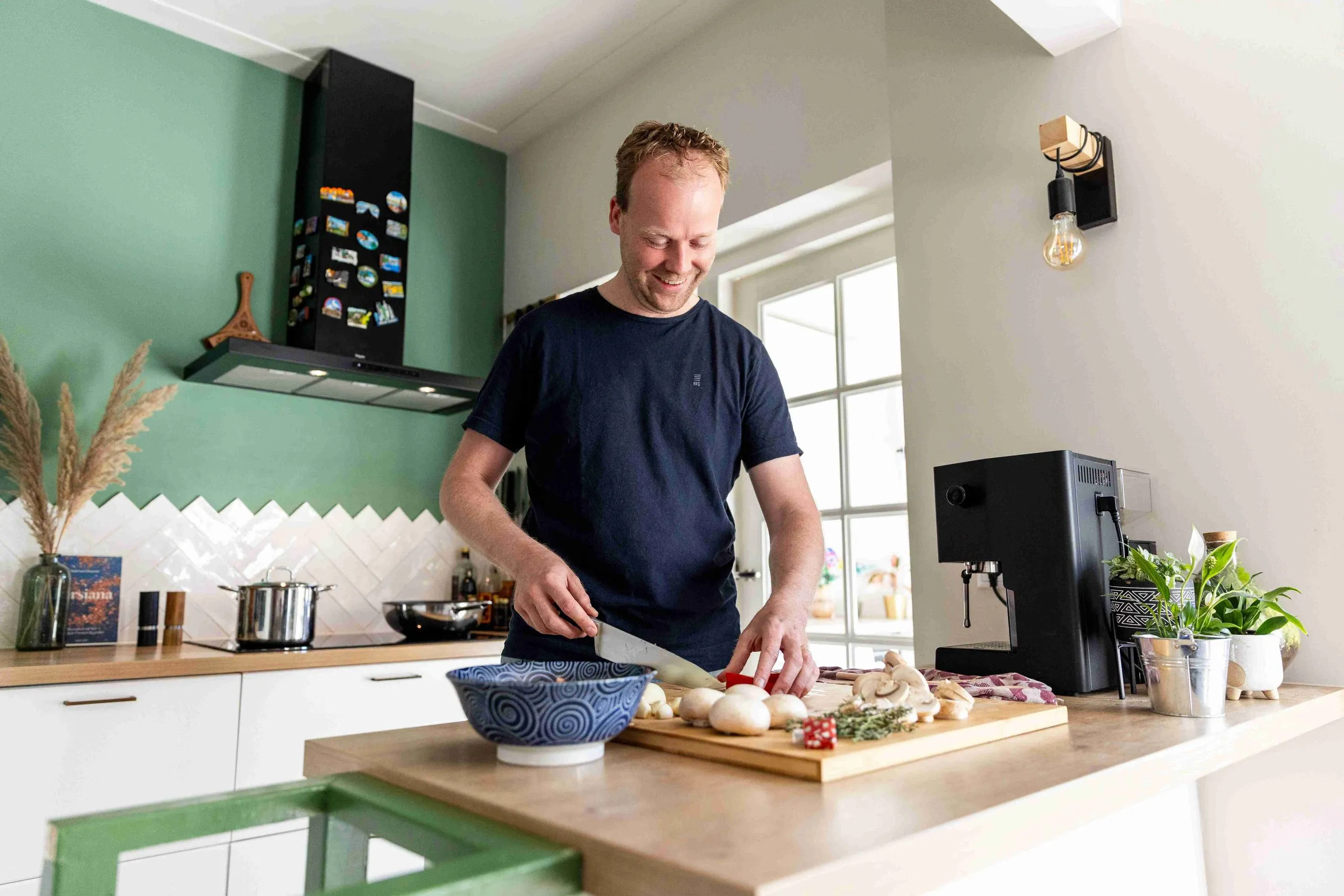 Vincent bereidt ingrediënten voor
